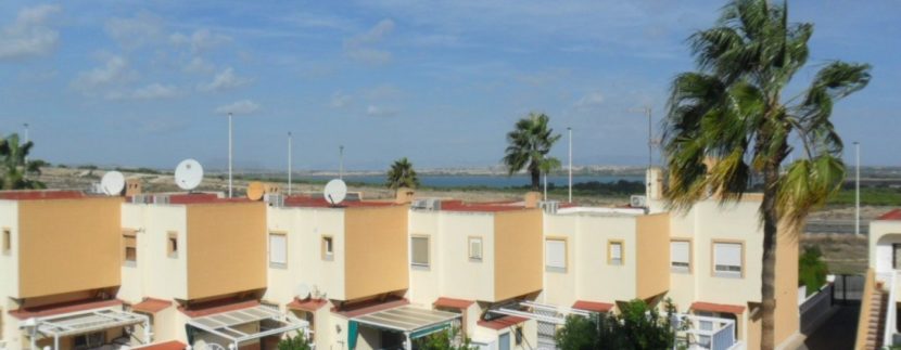 Бунгало с 2-я спальнями в 950 м. от моря в Торревьехе